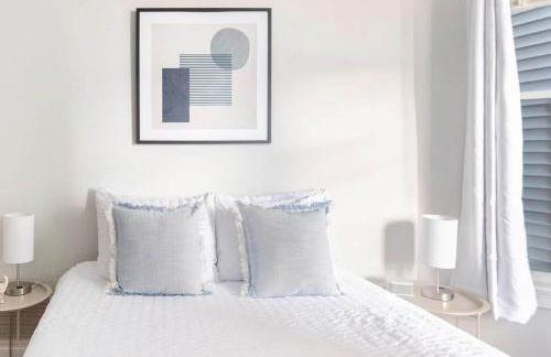 Jennifer's Stylish Apt Private Deck Backyard Oasis - Foto 19