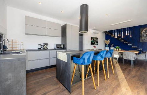 Amazing Home In Dicmo With Kitchen - Photo 7