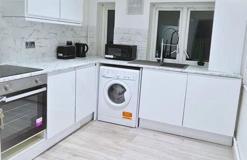 Modern Penge East Apartment - Photo 6