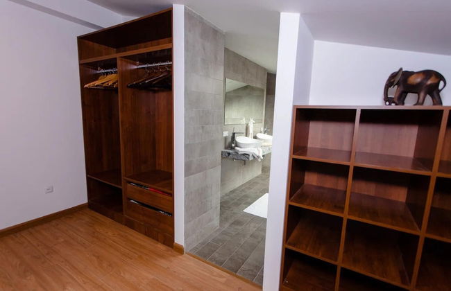 4 Bed Villa Estate Sleeps 7 - Pool, Garden, Sauna - Photo 26