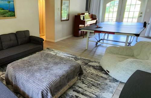 Spacious 4BR Retreat Yard, BBQ & Prime Location - Foto 7