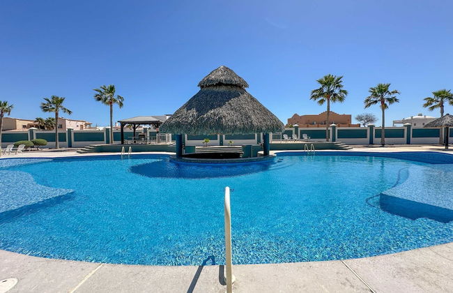 2BR Sunset Escape for Families - Foto 32