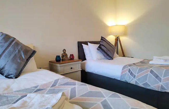 The Ayres House 2-bed Apartment in Cambridge - Photo 11