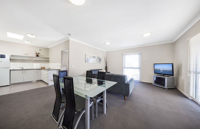 Moonlight Bay Apartments - Photo 18