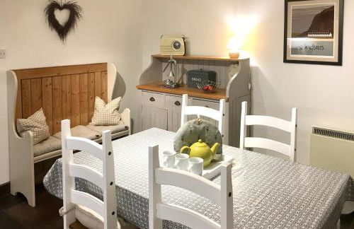 The Apostles - Photo 12