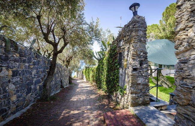 JOIVY Villa W/Superb View And Private Garden In Mulinetti - Photo 38