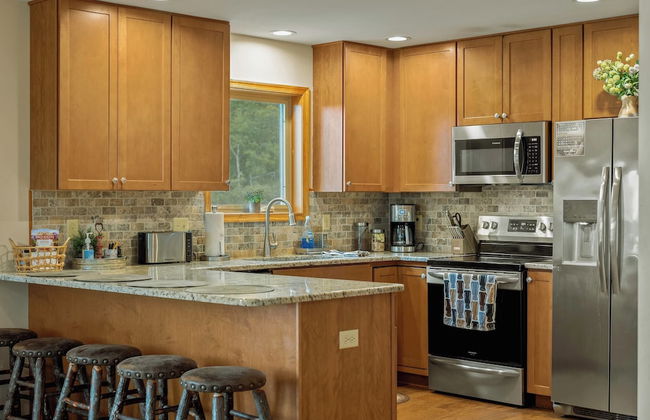 Pocono Paradise by Avantstay Lakeside Retreat, Hot Tub, Game Room, Near Beach - Foto 31