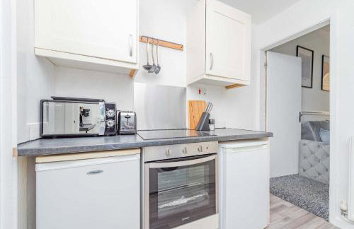 Central Townhouse Wolverhampton - Sleeps 8 - Ideal for Contractors & Families - Foto 23