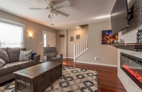 Hoosier Happiness Townhouse - 2 King Size Bedroom Suites - Foto 3