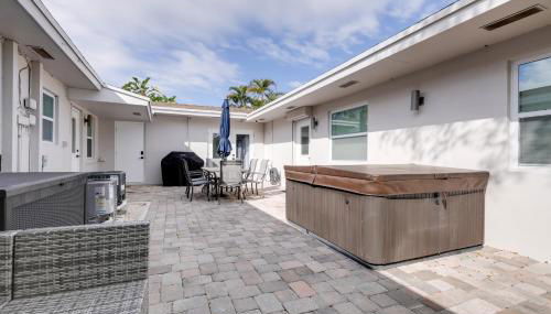 Hot Tub and Courtyard Access! North Palm Beach Home - Foto 2