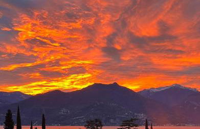 Postcard view 3 minutes walk from the lake - Photo 1