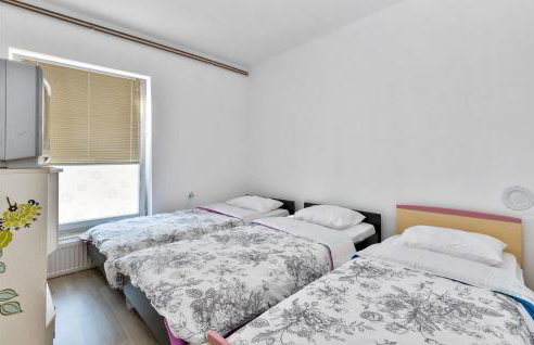 Awesome Home In Nespes - Foto 25