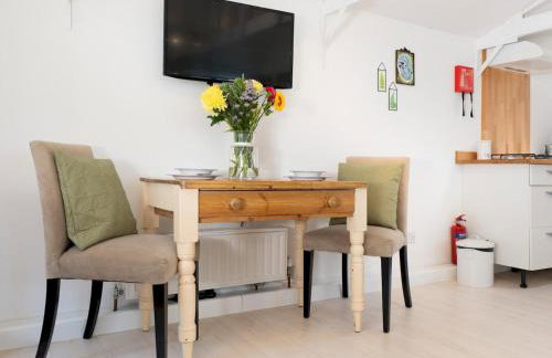 Bright & Airy Countryside Cabin Near Oxford, Perfect Getaway with Scenic Views - Pass the Keys - Foto 7