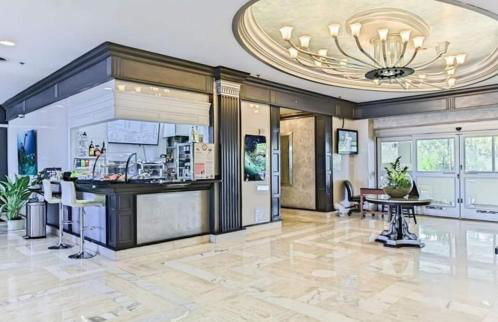 Stylish Beachfront Condo with Balcony & Ocean View - Foto 124