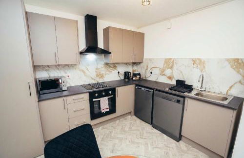 Hen & Chickens Luxury Apartments, Free Parking, By DerBnB - Photo 9