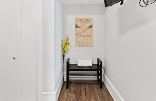 Modern 4BR 2BA Apt Steps to the Beach Open Living - Foto 19