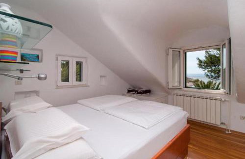 Deluxe Villa Sirena on the beach with Pool - Photo 27