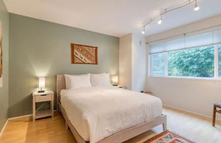 Forest Front Home w Fire Pit Mins to Beaches Wineries Trails Cedarview Retreat by AvantStay - Foto 23