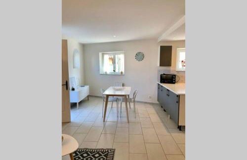 Appt 1 à 4 pers Cocoon,1,500 km sortie auto, 3 km Ctre Mâcon, PKG cour privée - Foto 5