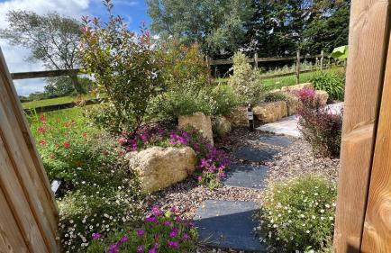 Gîtes de charme "l'écrin de Vendée" jacuzzi privatif, piscine chauffée, prestations bien être, vélos à 10 mn de l'océan sur 3,5 h de verdure - Photo 58