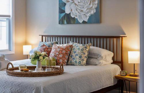 Chic Home with Large Private Yard! Hot Tub, Close To Downtown - Foto 53