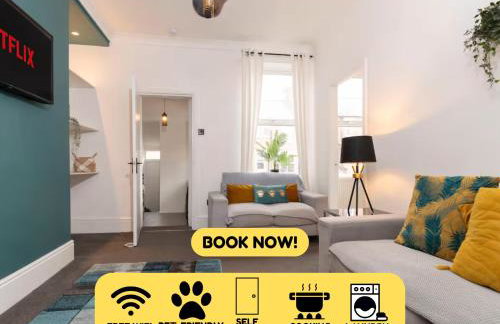 Spacious 4BR Home in Gateshead Sleeps 8 with FREE Parking - Foto 1