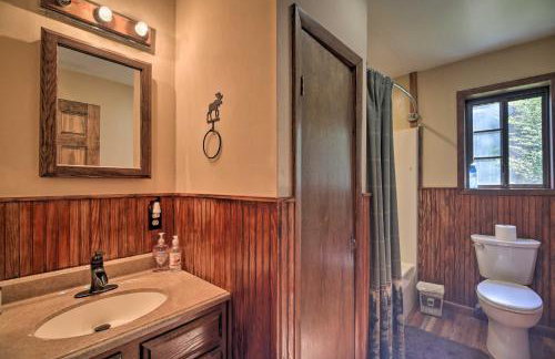 Lake Placid Chalet Deck and Forest Views! - Foto 17