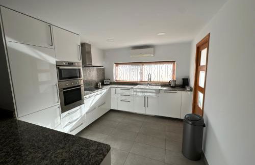 Contemporary House in Cabo Roig - Photo 11