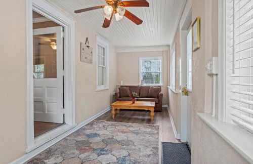 Stay At Our Tasteful, Private, & Elegant Abode - Foto 9