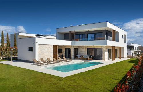 Villa Levita with Pool - Photo 1