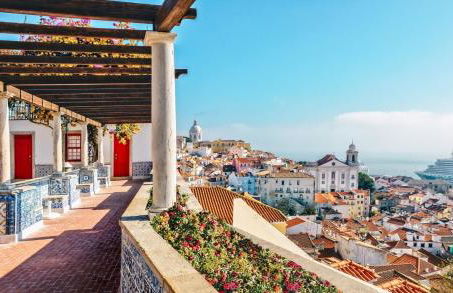 Alfama with Private Patio & Barbecue - Foto 29