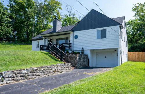 Luxury 5BR Cincinnati, Sleeps 12, Crib, Home Gym, Fenced Backyard - Foto 52