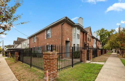 Modern Montrose Townhome Sleeps 10 Walk to Dining & Downtown - Foto 8