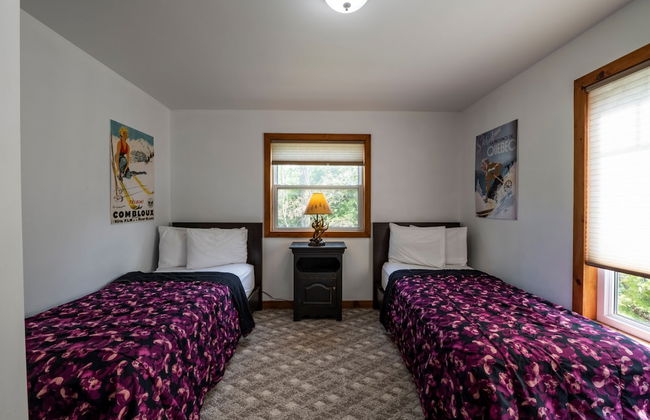 RARE FIND - 6 bdrm Very Private Cottage on 10 acres, Hot Tub, BBQ, Petfriendly - Foto 3