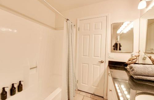 Nautical 2 Bedroom with Beautiful Ocean Views - Foto 2