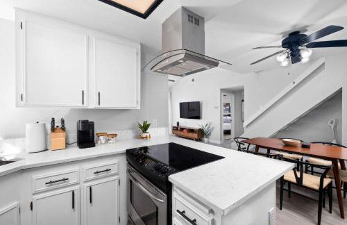 Lux Modern Pet Friendly | Pool | Hot Tub | Tennis - Photo 17