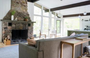 Private Cabin by River with Fireplace - Foto 14