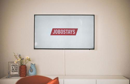 JOBOSTAYS - LINDEN Family Apartment Oldenburg - sehr geräumig 110m2 - Terrasse mit Gartenblick - voll ausgestattete Küche - 2 Bäder - Babybett - 10 Min zu Fuß zum Bahnhof - kostenloses WLAN - Parkplatz - kontaktfreier Check-In - Photo 9