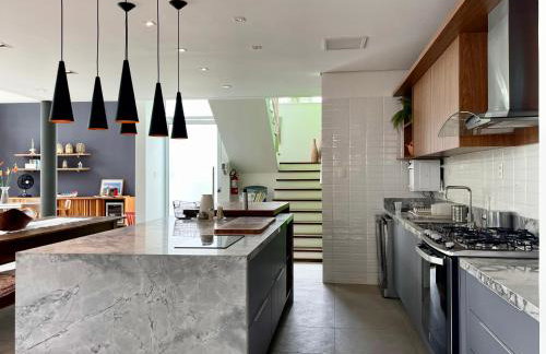 Casa de Praia em Interlagos - 4 suítes a poucos metros do mar - Foto 17