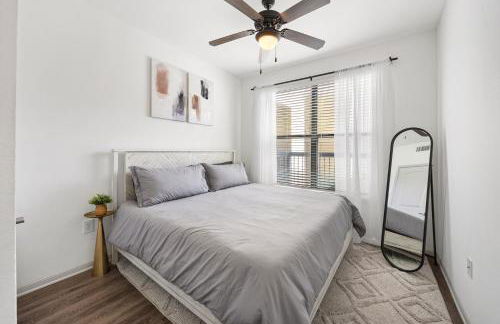 Softly Styled 1 King Sofa Bed Haven Frisco, TX - Foto 11