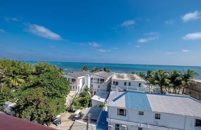 Tropicana Condominiums - Foto 40