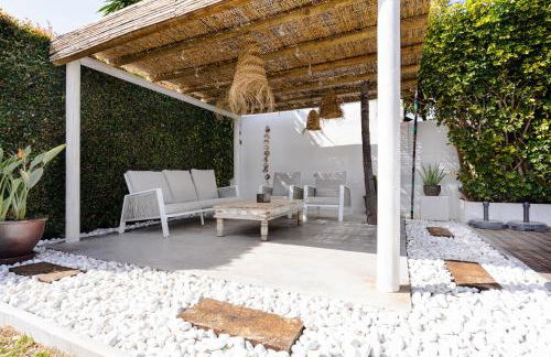 Villa Madrugada, beachside villa in Costabella - Photo 17