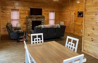 Charming cabin with an Amazing view! - pet and motorcycle friendly! 2 Bedroom Cabin by RedAwning - Foto 10