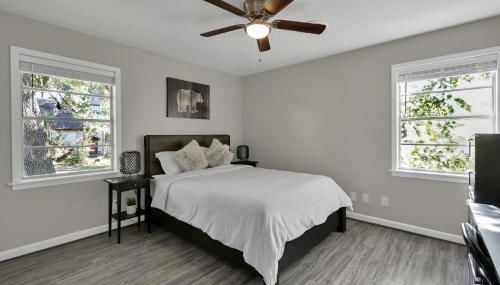 Piney Woods I Ping Pong I By SHSU I TV I Sleeps 11 - Foto 3