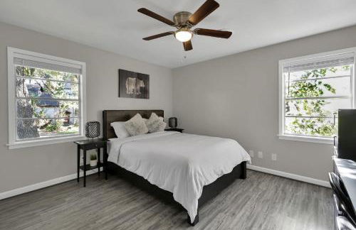 Piney Woods I Ping Pong I By SHSU I TV I Sleeps 11 - Foto 3