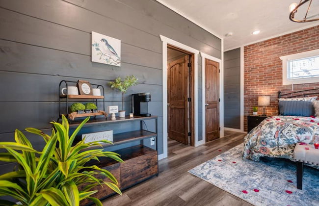 Romantic Cabin Retreat By Ghosal Luxury Lodging - Photo 6