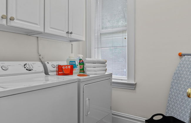 Lovely Historic Home in St Louis - JZ Vacation Rentals - Photo 11