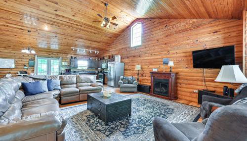 Kentucky Group Getaway with Dock and Lake Access - Foto 5