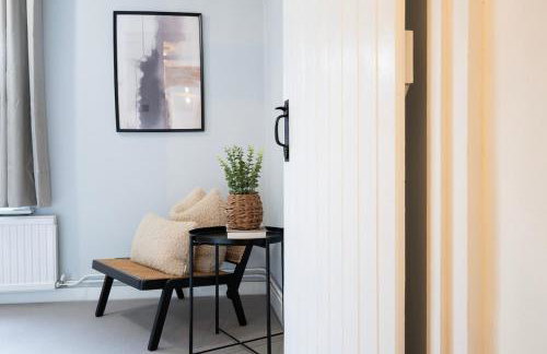 Charming 3BR Cottage Sleeps 8 - 15 Mins to Centre - Foto 28