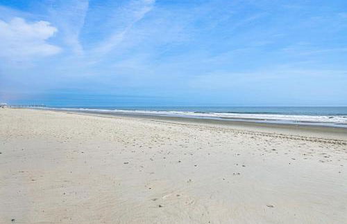 Walk to Ocean Surfside Beach Gem with Private Pool - Foto 31